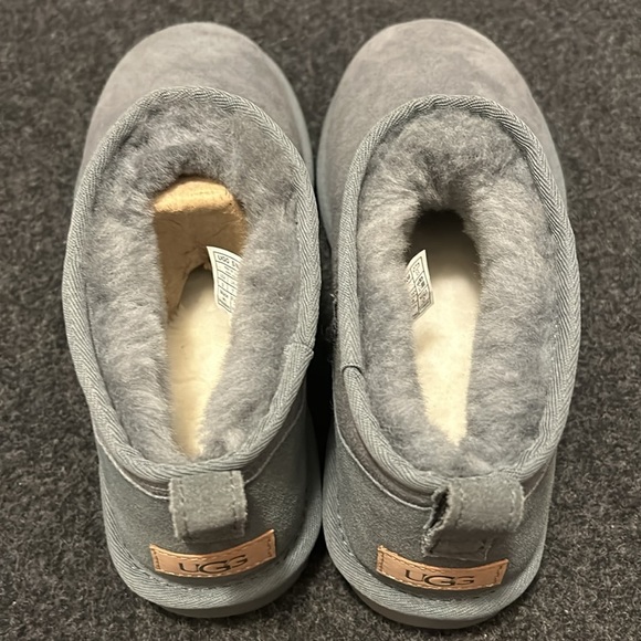 Uggs - Picture 2 of 5